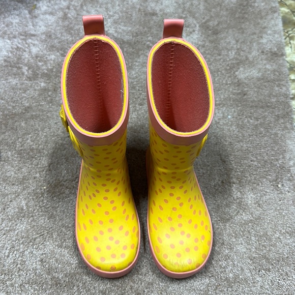 Target polka dot yellow/pink toddler rain boots size medium (7/8) - Picture 3 of 6